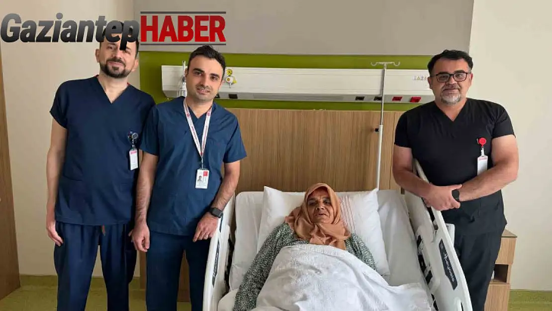 Karın ağrısıyla geldi, böbreğinden 35 cm'lik kitle çıktı