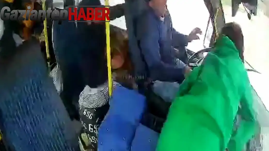 Karsan marka minibüs ile Tofaş marka otomobilin çarpışması kamerada