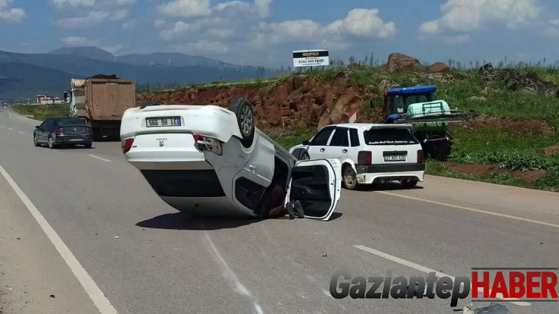 Kavşakta çarpışan otomobillerden biri ters döndü: 1 yaralı
