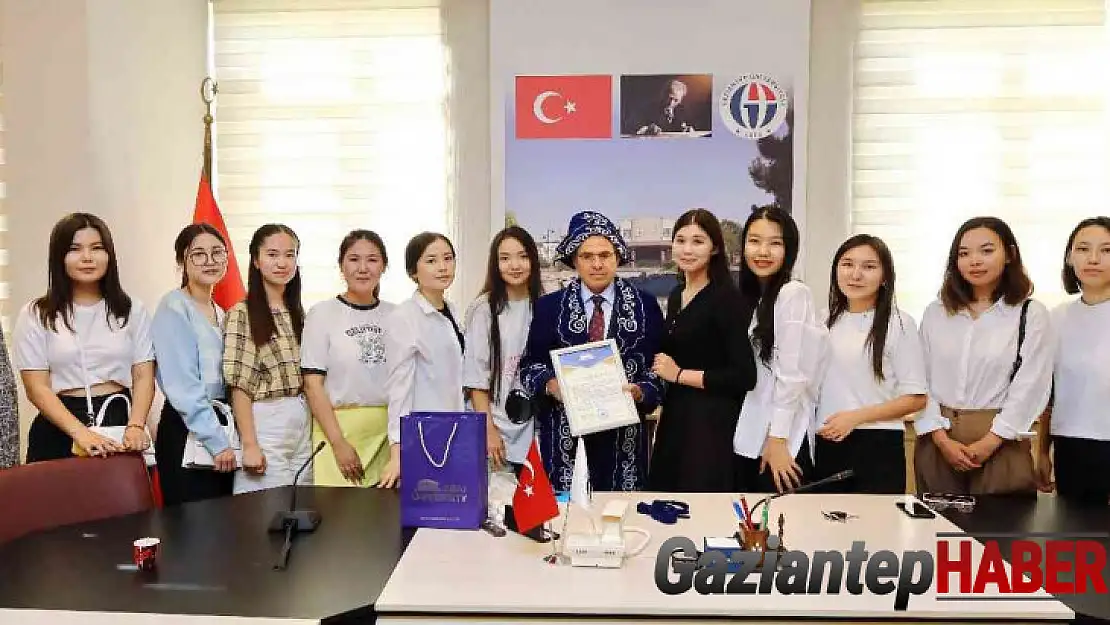 Kazakistanlı öğrenciler GAÜN'de