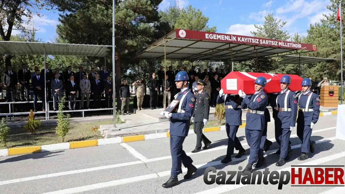 Kazara kendini silahla vuran uzman çavuşun cenazesi törenle memleketine uğurlandı