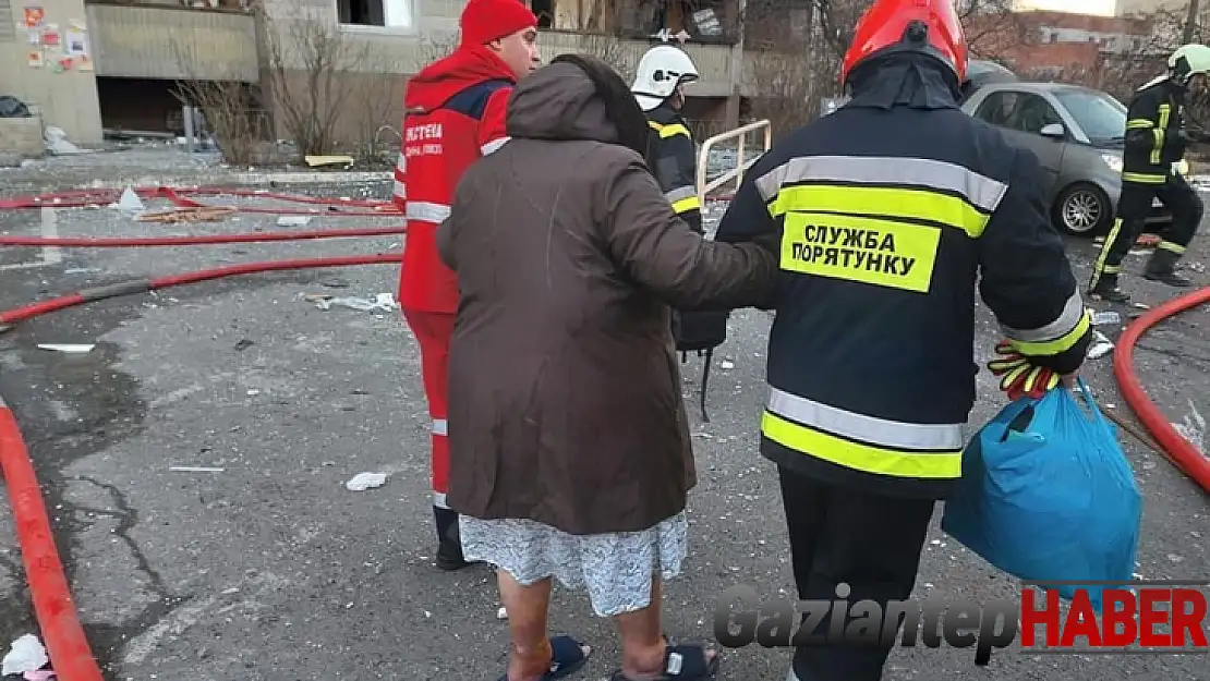 Kiev'de 16 katlı binaya roket isabet etti: 1 ölü, 3 yaralı