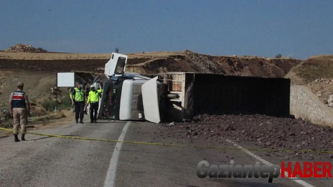 Kilis'te tır ile otomobil çarpıştı: 4 ölü, 2 yaralı