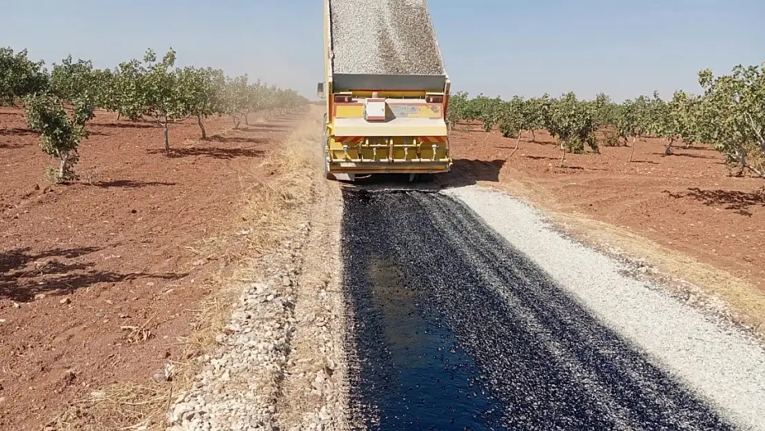 Kırsal mahallelerdeki yol sorunu Nizip Belediyesiyle çözüme kavuşuyor