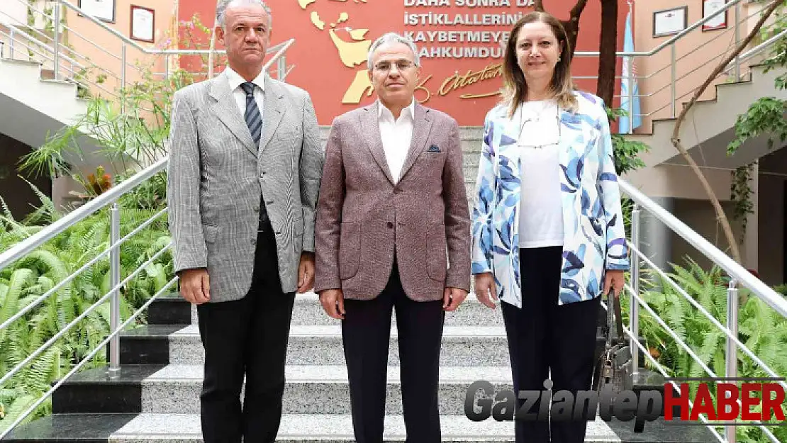 KKTC Başkonsolosu Demirel'den Rektör Özaydın'a ziyaret