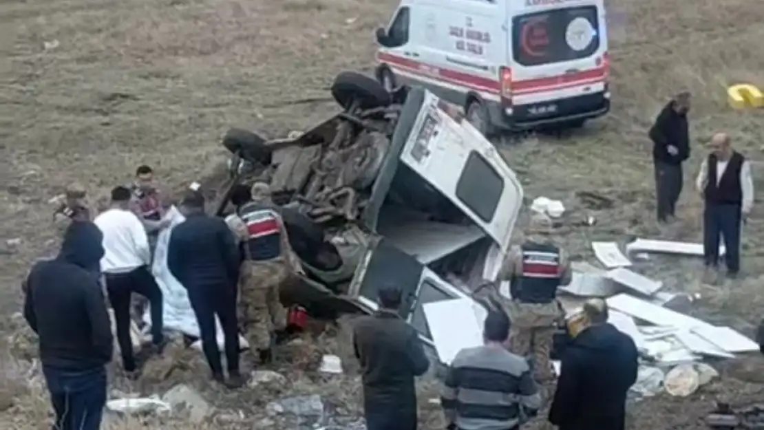 Kontrolden çıkan minibüs şarampole uçtu: 1 ölü, 3 yaralı