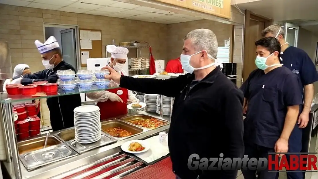 Korona virüsle mücadele kahramanlarına aşure ikramı