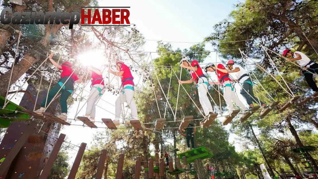 Macera parkurlarında eğlenceli ve adrenalin dolu anlar yaşadılar