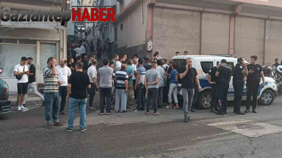 Mahalleli ile uyuşturucu satıcıları arasında kavga: 1 ölü, 4 yaralı