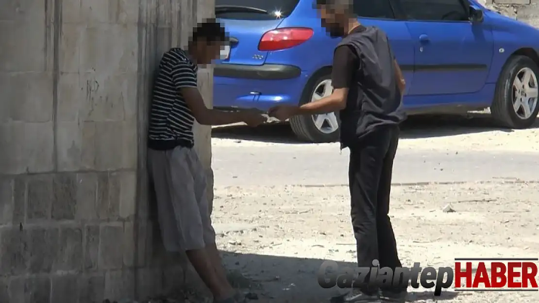 Metruk binada güpegündüz uyuşturucu ticareti pes dedirtti