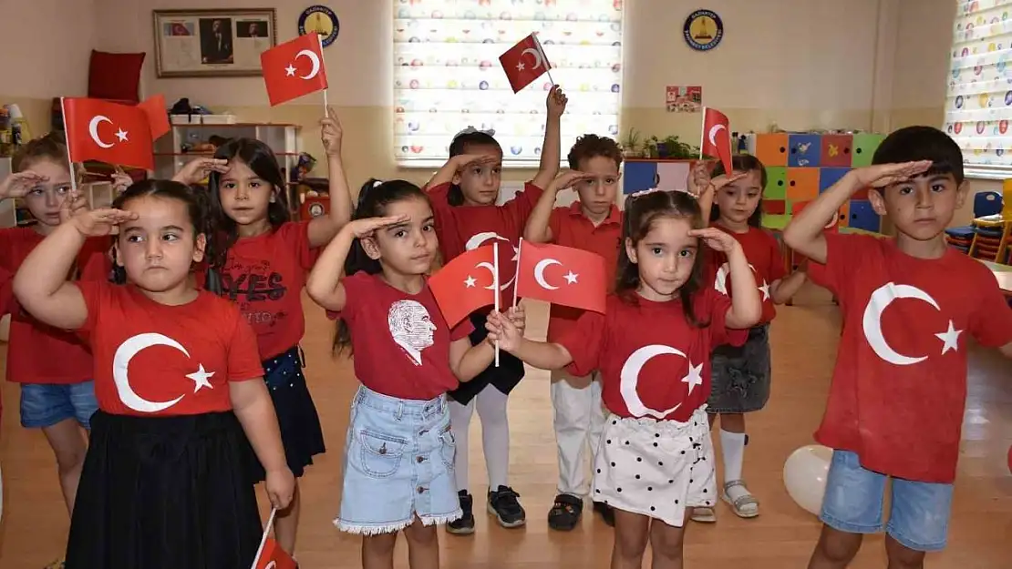 Minik öğrenciler 30 Ağustos Zafer Bayramı'nı coşkuyla kutladı