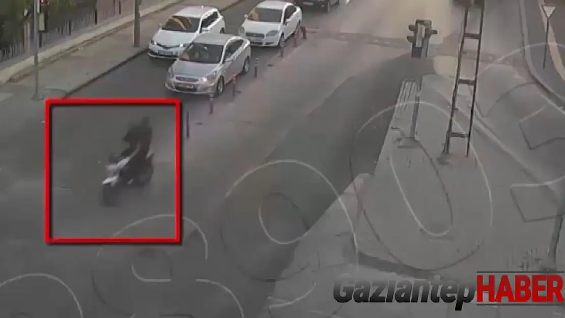 Motosikletli kapkaççılar kameraya yakalandı