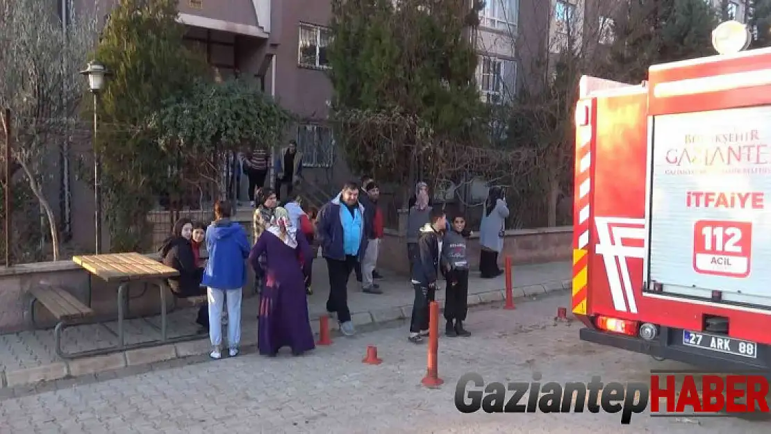 Mutfaktaki yangın paniğe sebep oldu: 3 yaralı