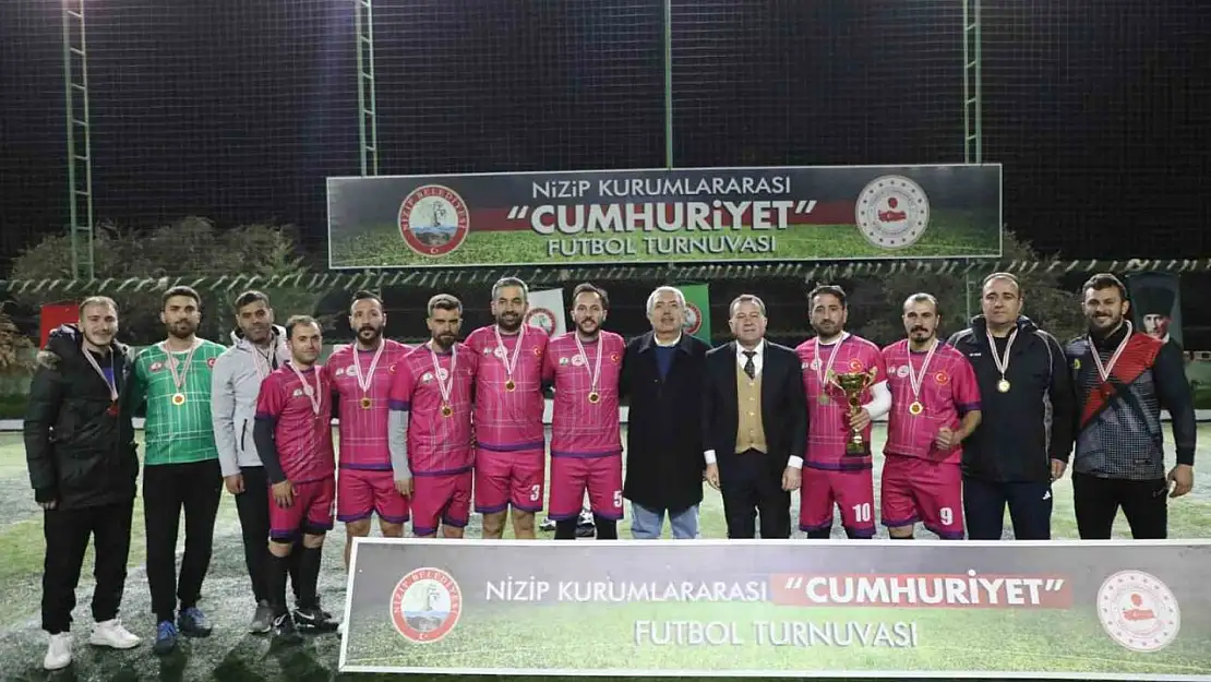 Nizip'te Cumhuriyet Futbol Turnuvası tamamlandı