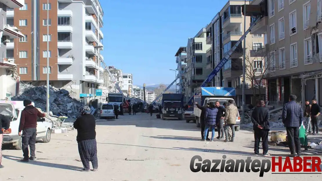 Nurdağı'ndaki depremzedeler yarım kalan hayalleriyle ilçeyi terk ediyor