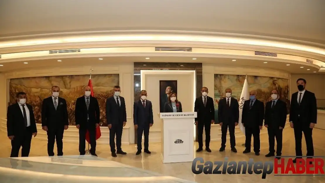 Öğrenci servisi esnafına bin 500 liralık maddi destek
