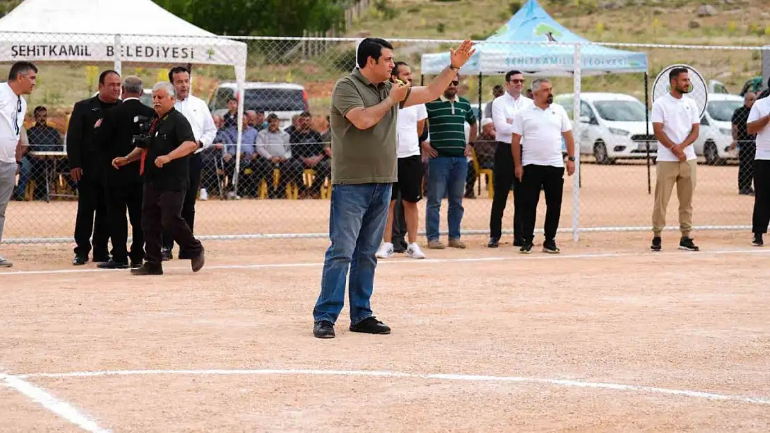 Öğümsöğüt'e futbol sahası