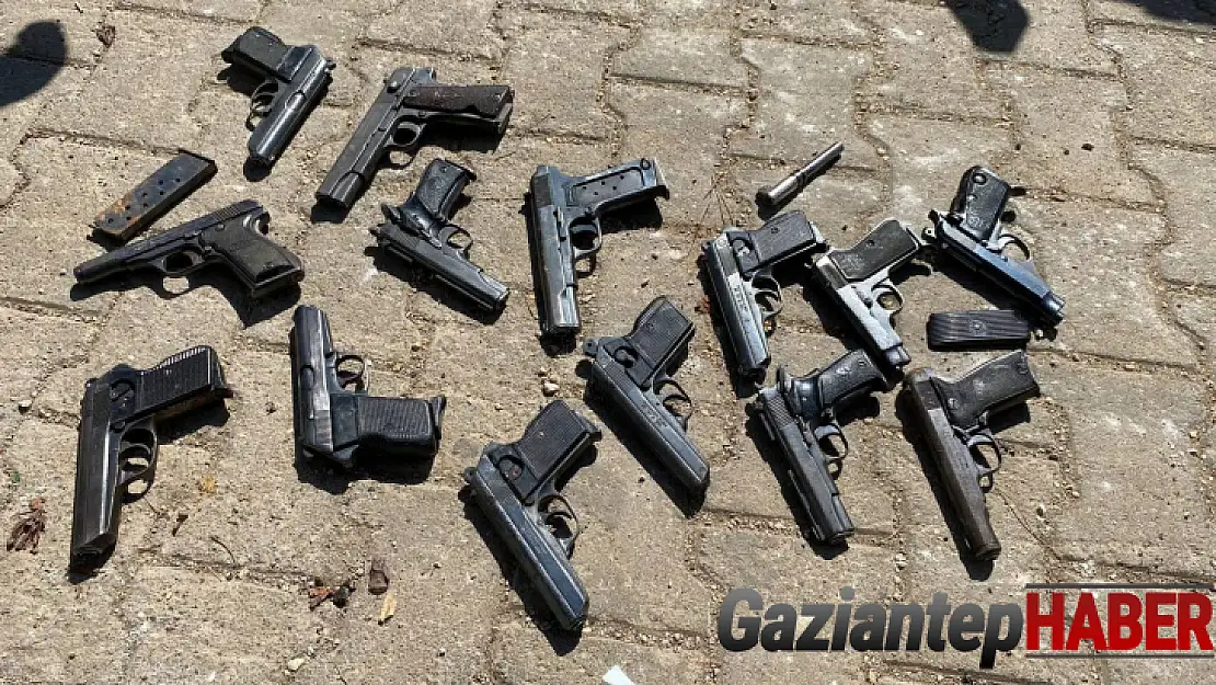 Otomobilden cephane çıktı