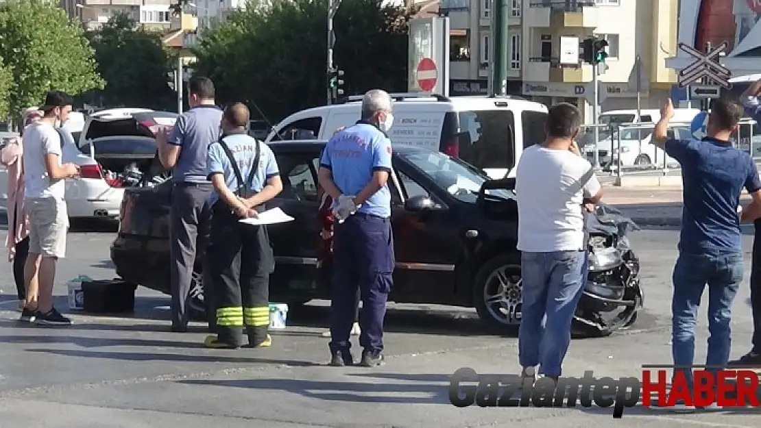 Gaziantep'te otomobille ticari araç çarpıştı: 5 yaralı