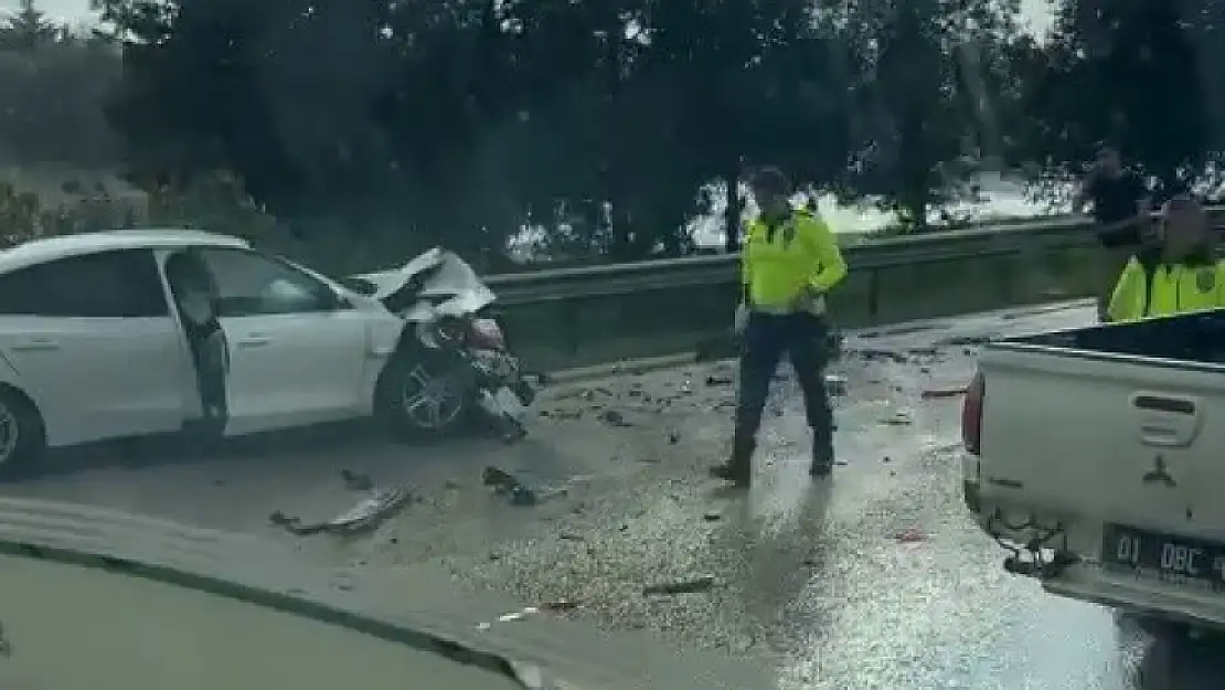 Otoyolda 3 zincirleme kaza: 10 yaralı