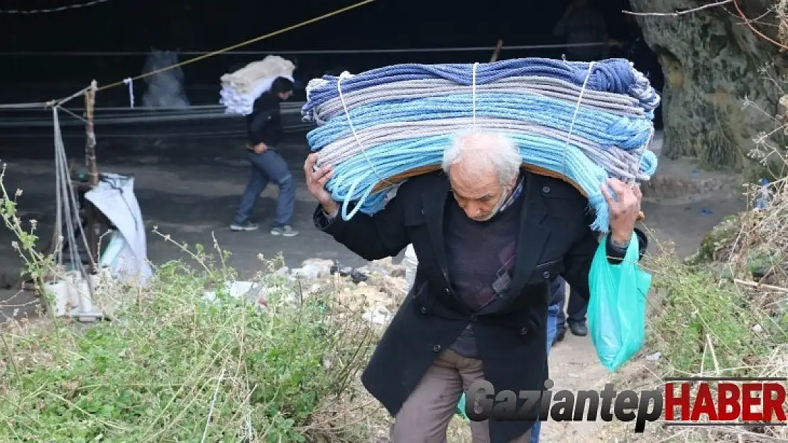 200 yıllık mağarada asırlık mesleği sürdürüyorlar