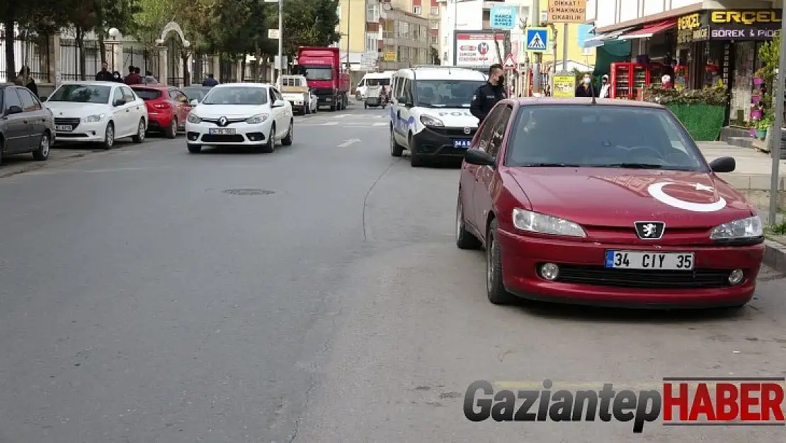 Pendik'te önünü kestikleri otomobile kurşun yağdırdılar: 1 yaralı