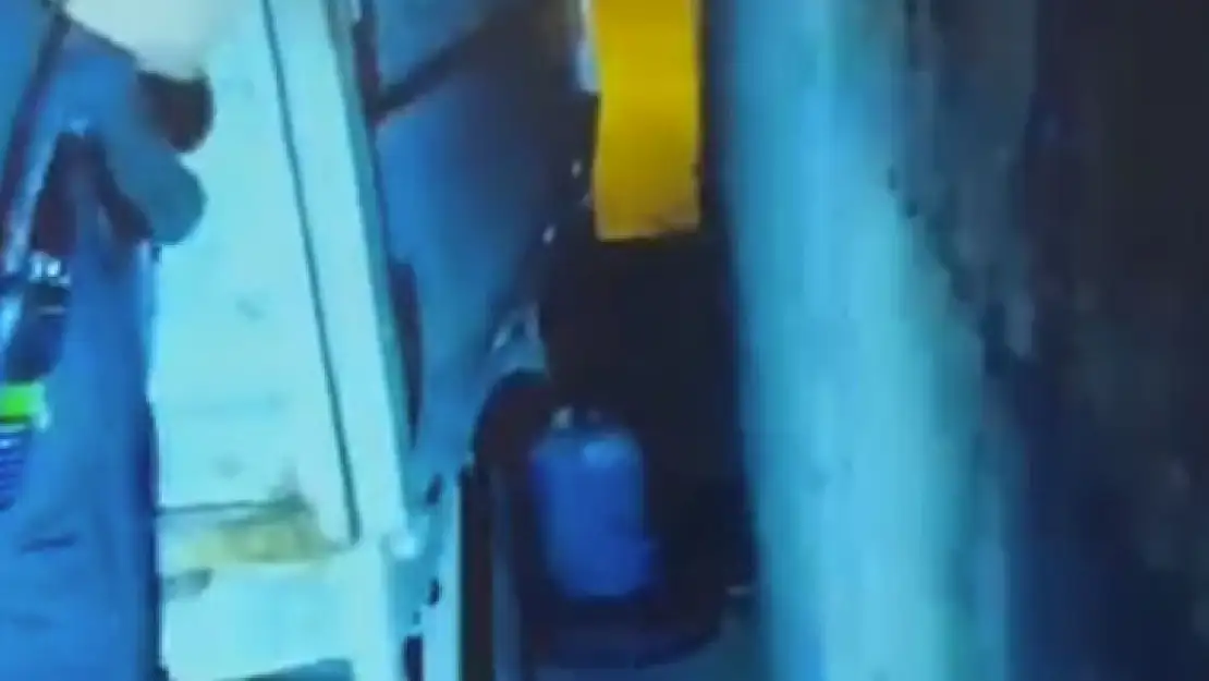 Park halindeki aracın yakıtını çalan şahıs suçüstü yakalandı