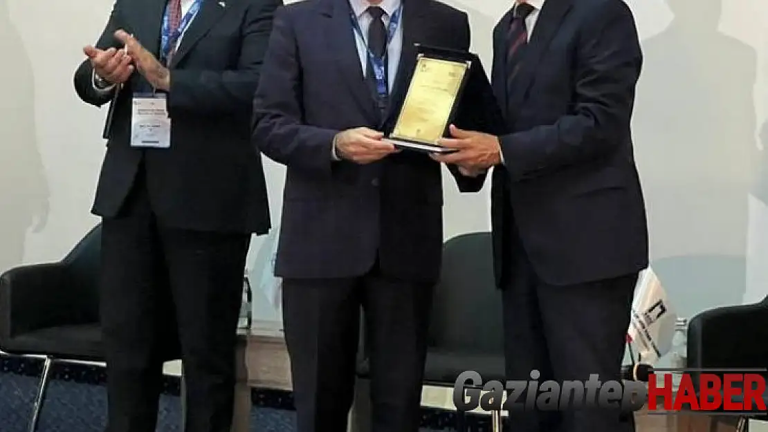 Rektör Prof Dr. Özaydın Arnavutluk'ta Türkoloji sempozyumuna katıldı