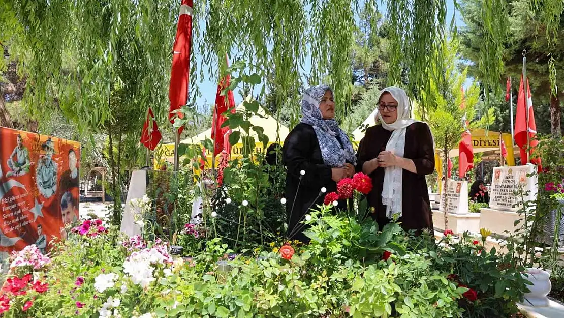 Şahin Gazi şehirlilerle bayramlaştı