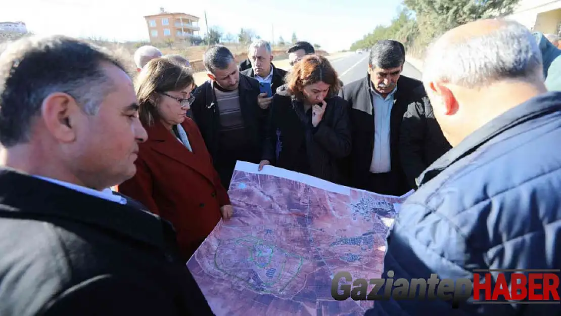 Şahin, yeni yılın ilk gününde trafiğe açılan yeni yolları inceledi