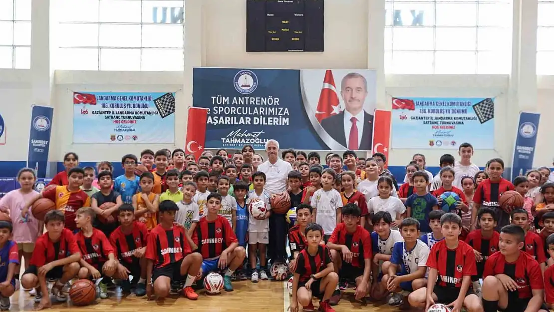 Şahinbey Belediyesi'nden 160 bin adet basketbol, voleybol ve futbol topu hediye