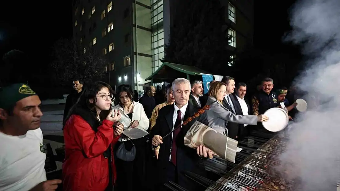 Şahinbey Belediyesi'nden öğrencilere sahur ikramı