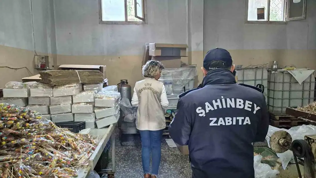 Şahinbey Belediyesi zabıta ekipleri bozuk ürünlere el koydu