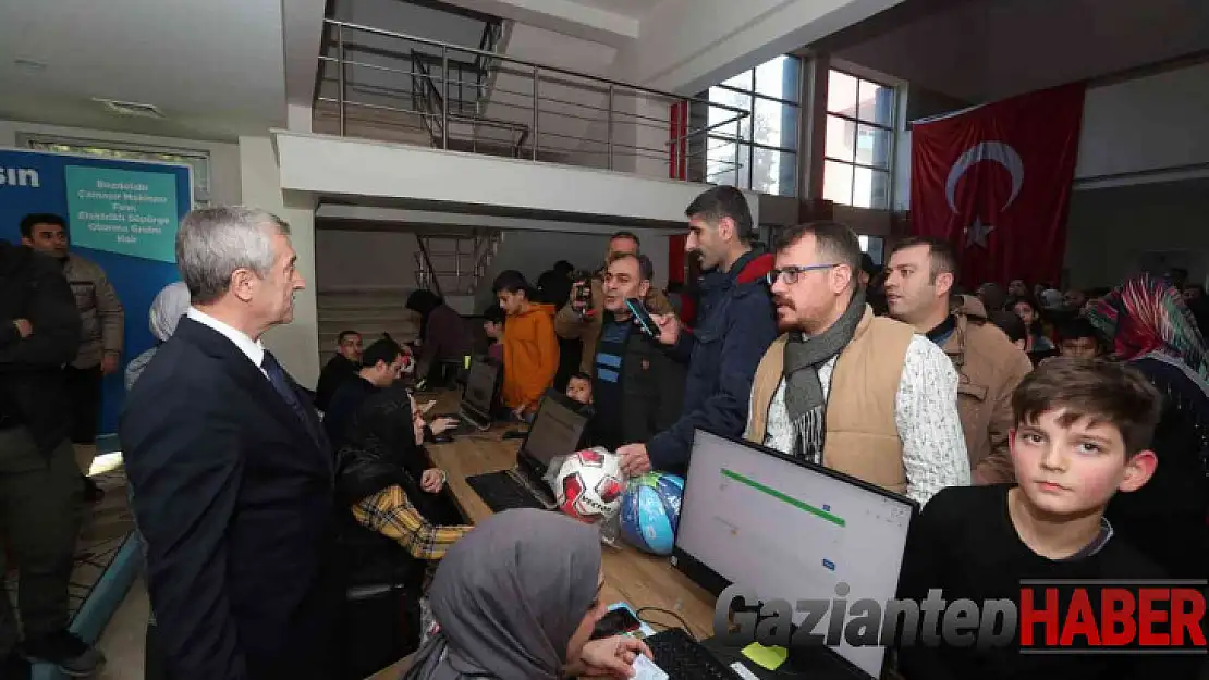 Şahinbey'de 63 bin öğrencinin yüzü güldü