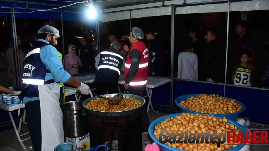 Şahinbey'den Kadir Gecesi'nde lokma tatlı ikramı