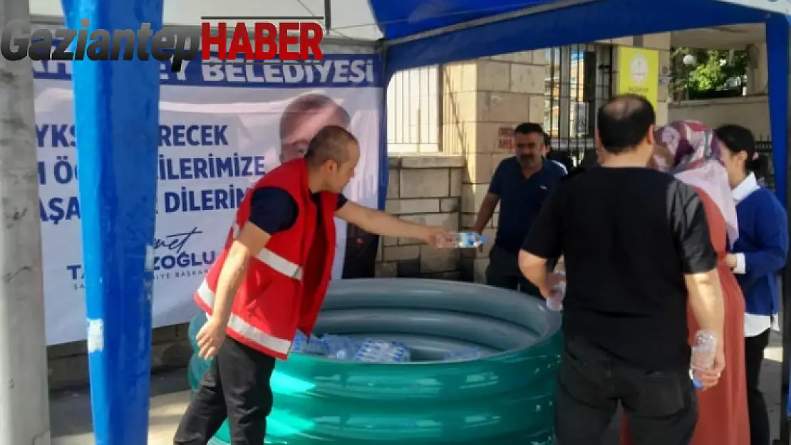 Şahinbey öğrencilerin ve velilerin sınav heyecanı paylaştı