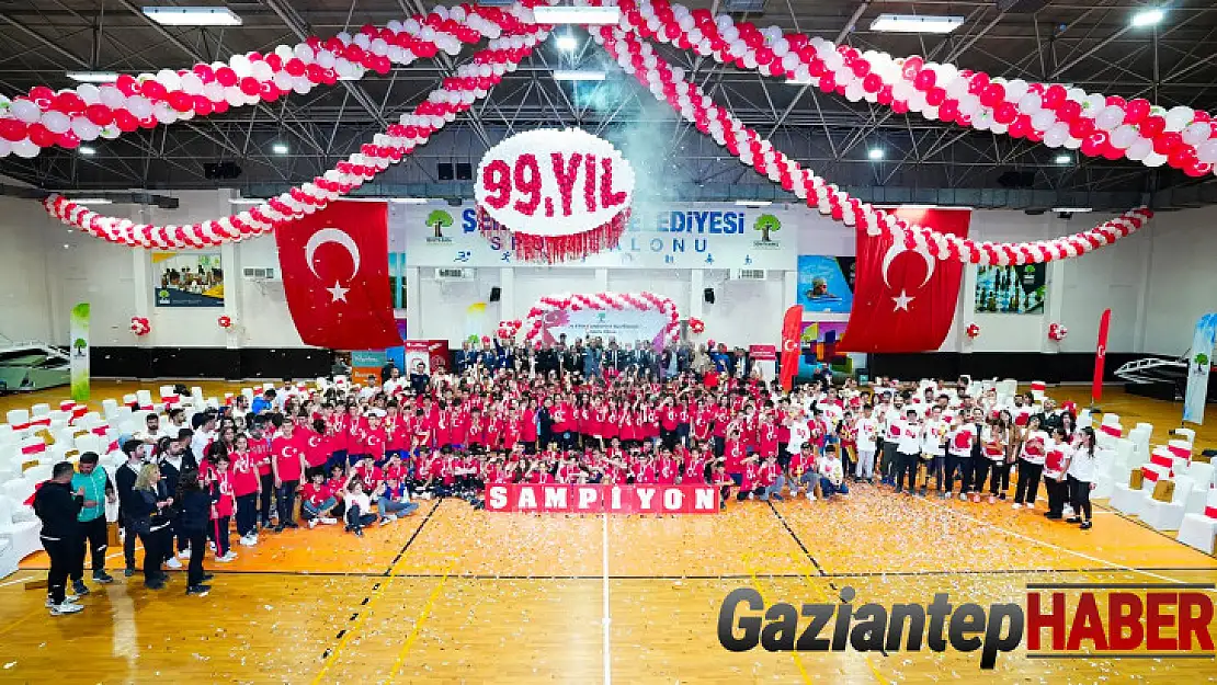 Şampiyonlar, şölen havasında ödüllerini aldı