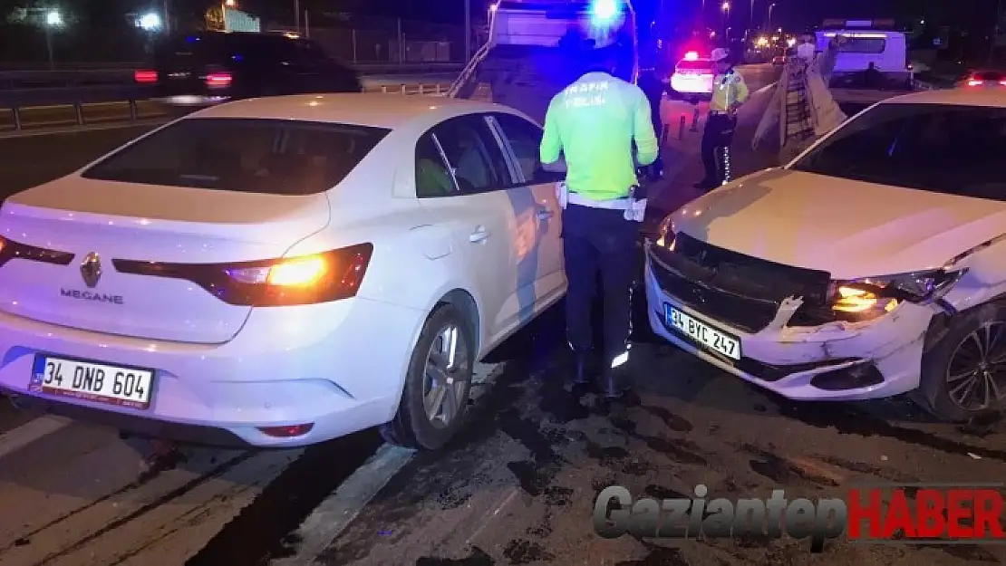 Şampiyonluk kutlaması sırasında kaza yapan araç yayaya çarptı: 2'si ağır 4 yaralı