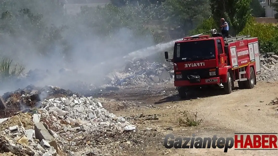 Sanayi bölgesi yakınında çıkan yangın korkuttu