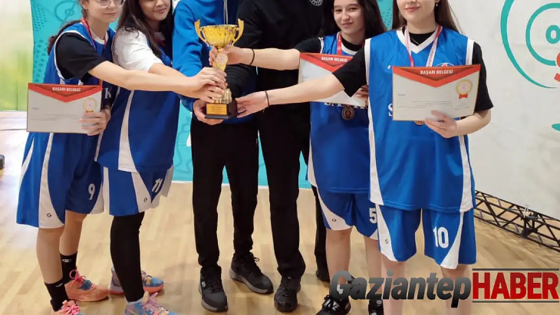 SANKO basketbol takımı namağlup şampiyon oldu