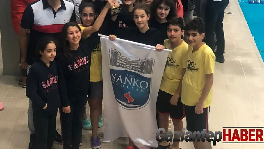 SANKO Okulları öğrencileri yüzmede başarıya doymuyor