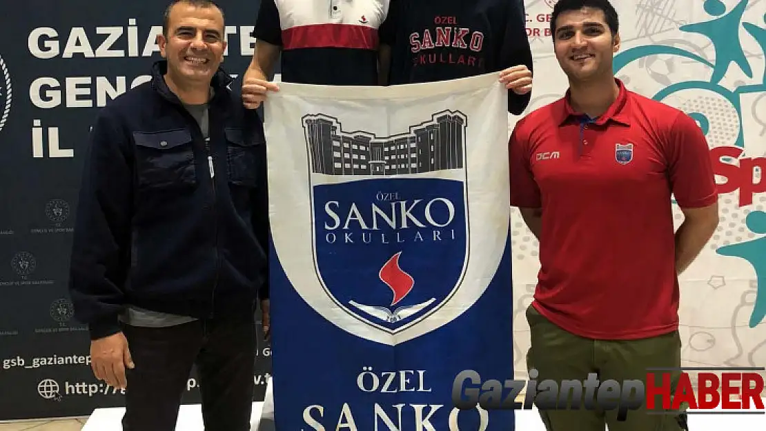 SANKO Okulları yüzücüleri bölge birincisi ve üçüncüsü oldu