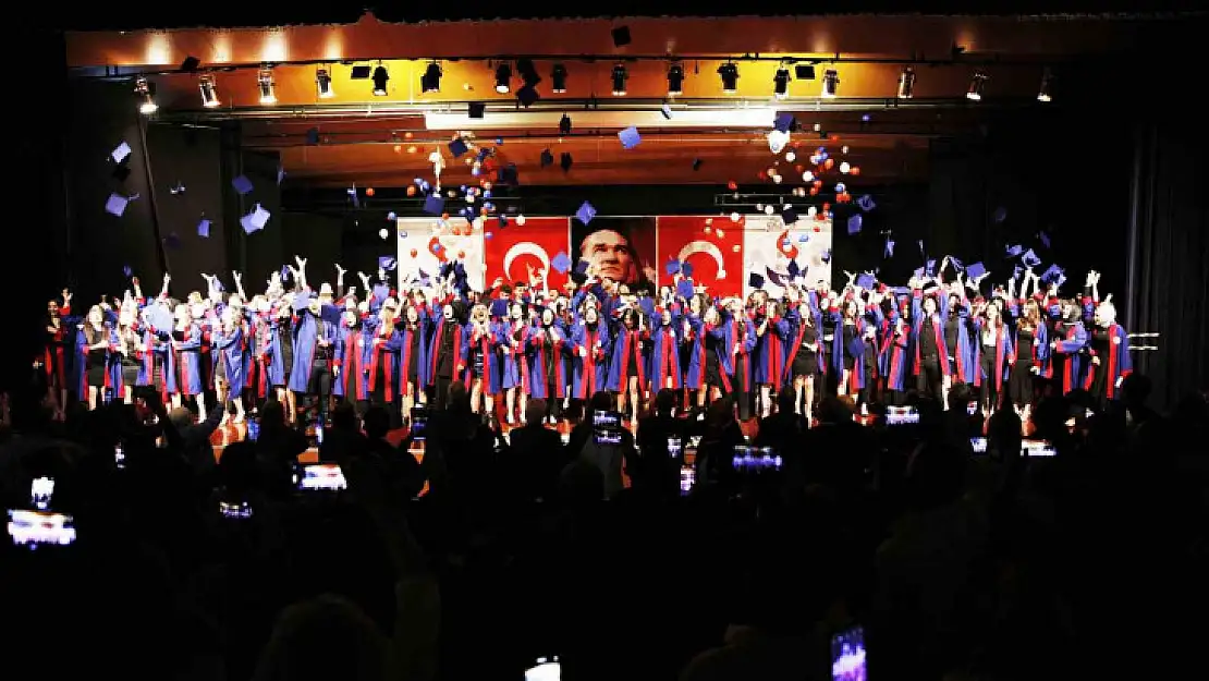 SANKO Üniversitesi SHMYO' da mezuniyet coşkusu