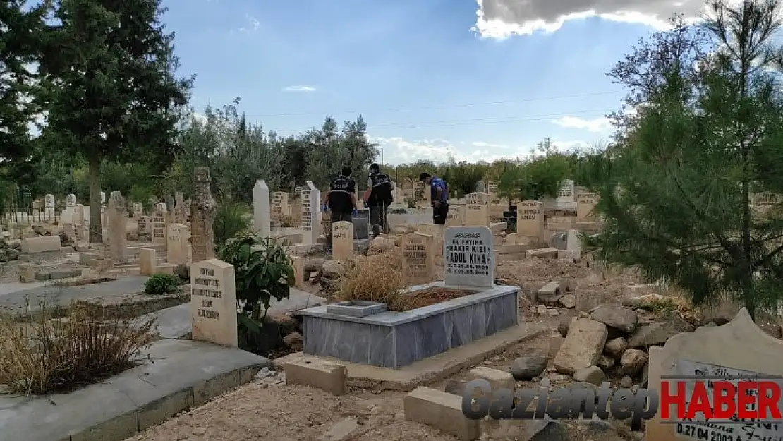 Mezarlığa bırakılan çantada bebek cesedi çıktı