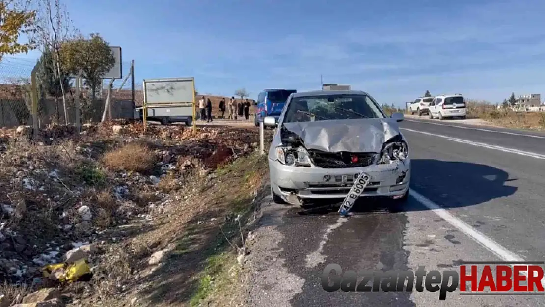 Gaziantep-Şanlıurfa yolunda otomobiller çarpıştı: 2 yaralı