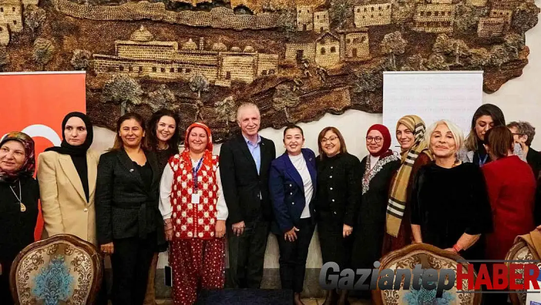 Seçilmiş kadınlar ilklerin kadını Fatma Şahin ile buluştu