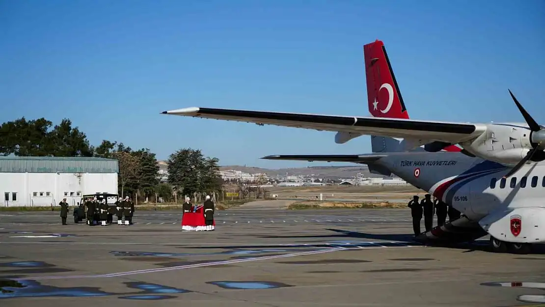 Şehit Osman Oktay'ın naaşı İzmir'e uğurlandı