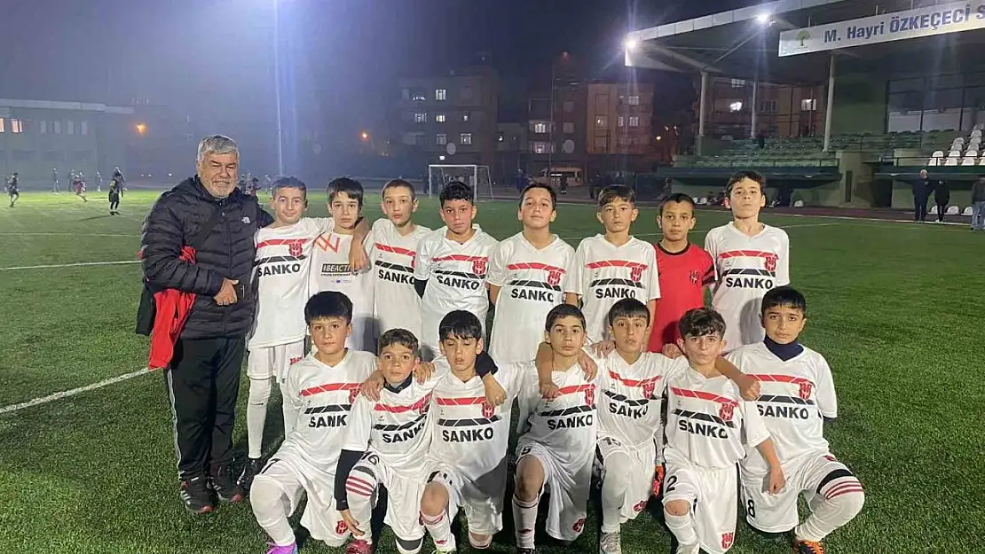 Şehitkamil Belediyesi 25 Aralık Kurtuluş Kupası Futbol turnuvası başladı