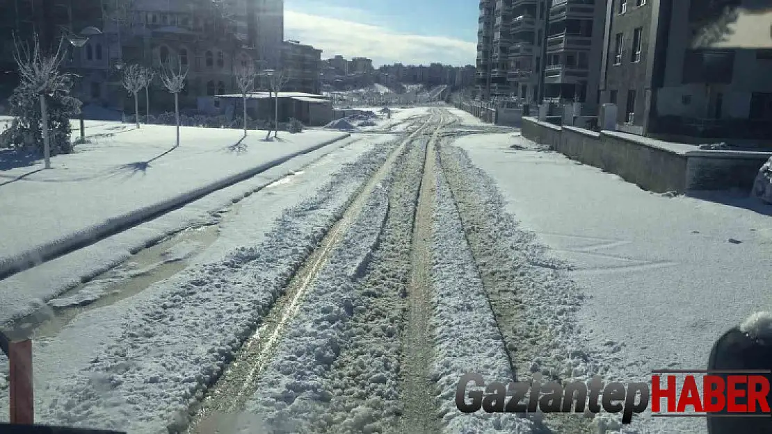 Şehitkamil'de kar mesaisi aralıksız sürüyor