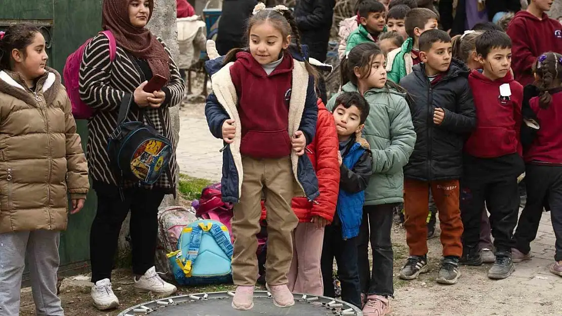 Şehitkamil'den köy okullarında çocuk şenliği